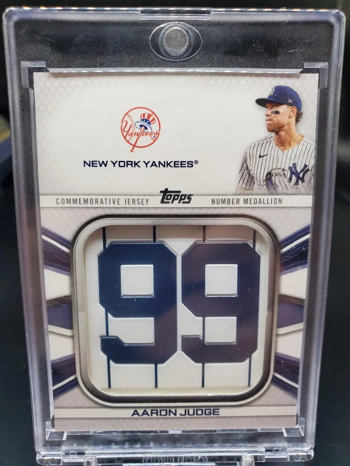 Aaron Judge 2022 Topps Series 1 Jersey Number Medallion Relic New York Yankees JNM-AJ